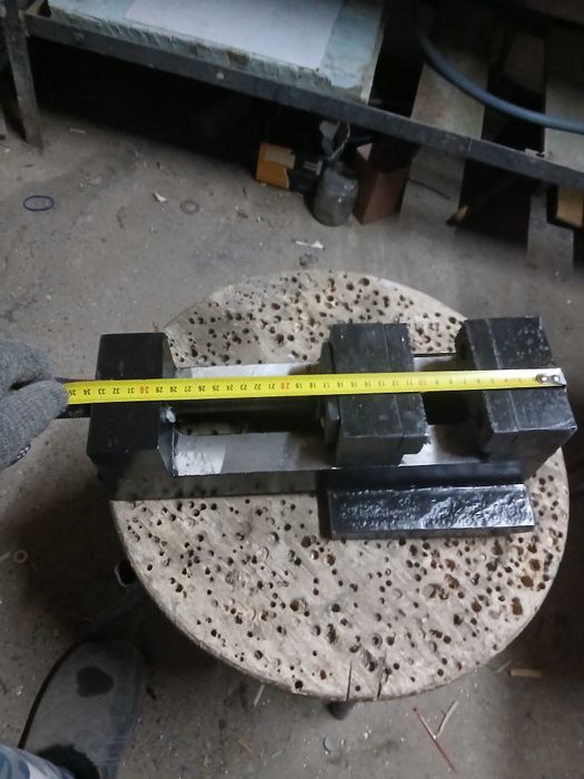 Тиски настольные слесарные металическии