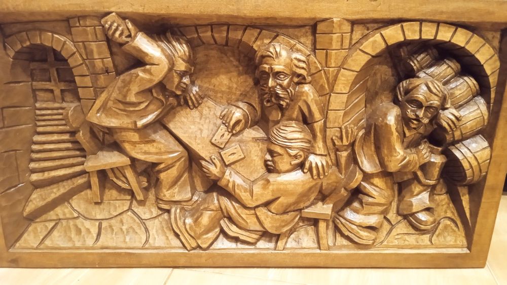 Sculptura Jan Procner, artist slovac, scena crama, joc carti, betivi