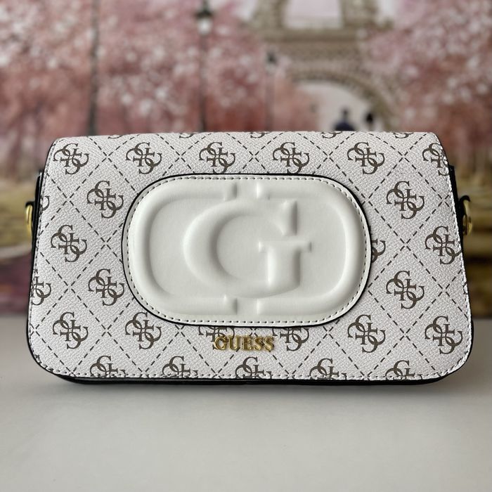 **НОВИ** Чанти Guess в 3 различни цвята с регулируеми дръжки