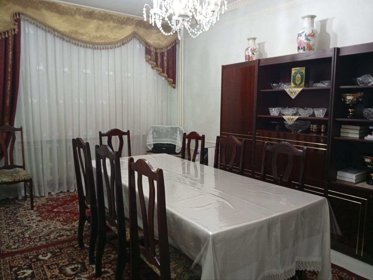 Уй сотилади. Ибнсинода