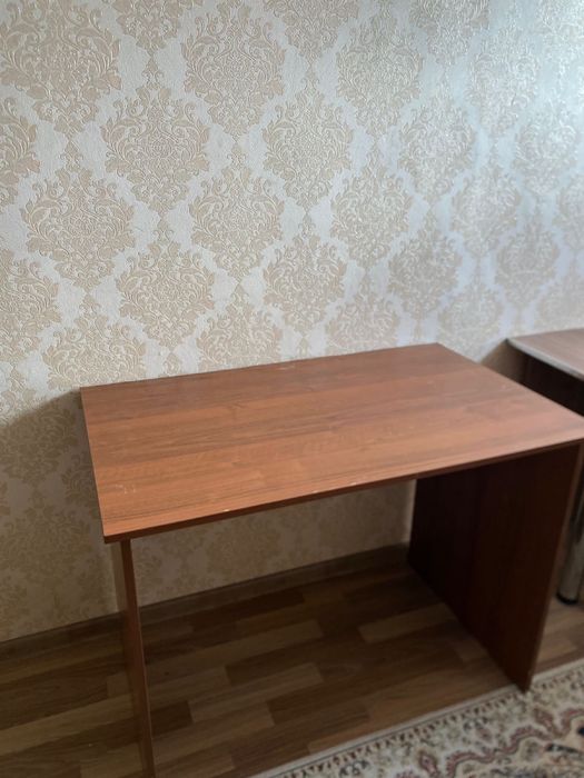 Стол - парта, в хорошем состоянии