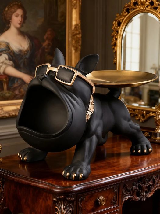 Статуя французского бульдога в современном стиле с подносом