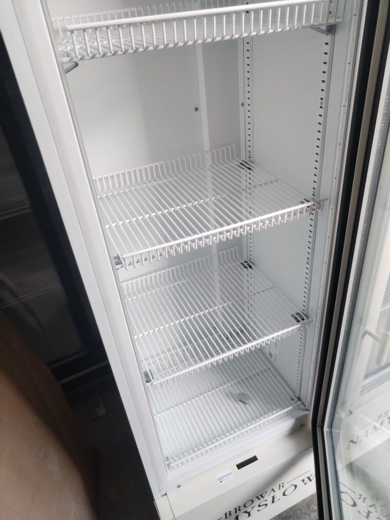 Vitrina frigorifica șlim pe led frigider