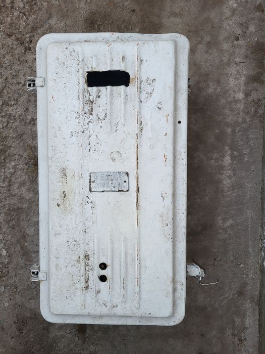 Коробка для электросчетчика металлическая.