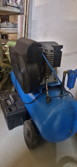 Vând compresor în stare perfecta