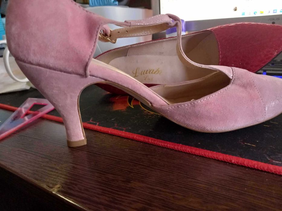 Sandale piele naturala noi marimea 40 de firma 50 lei