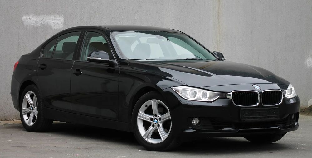 BMW Seria 3 Automatik*SportLine*BiXenon*Navi-Mare*Scaune M Impecabile*TVA Deduct