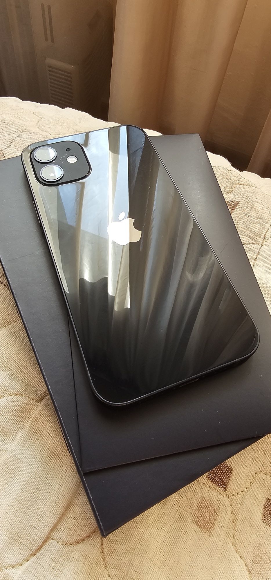 iPhone 12 64GB като нов в гаранция