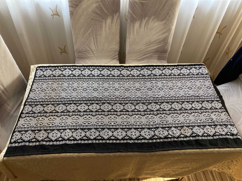 Costum popular -Catrinta originala alb-negru in stare buna