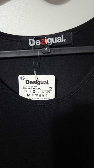 Елегантна черна рокля с флорални и пеперудени мотиви – Desigual