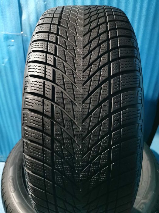 235 50 19 pirelli m+s 4 buc