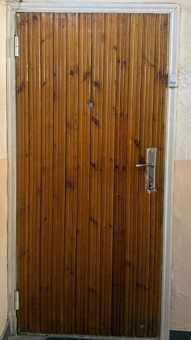 Продам железную дверь б/у