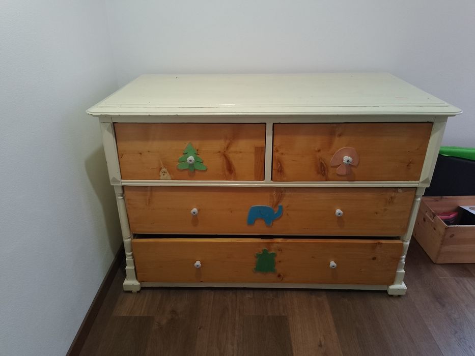 Comoda veche restaurata transformata in dulap ptr copil