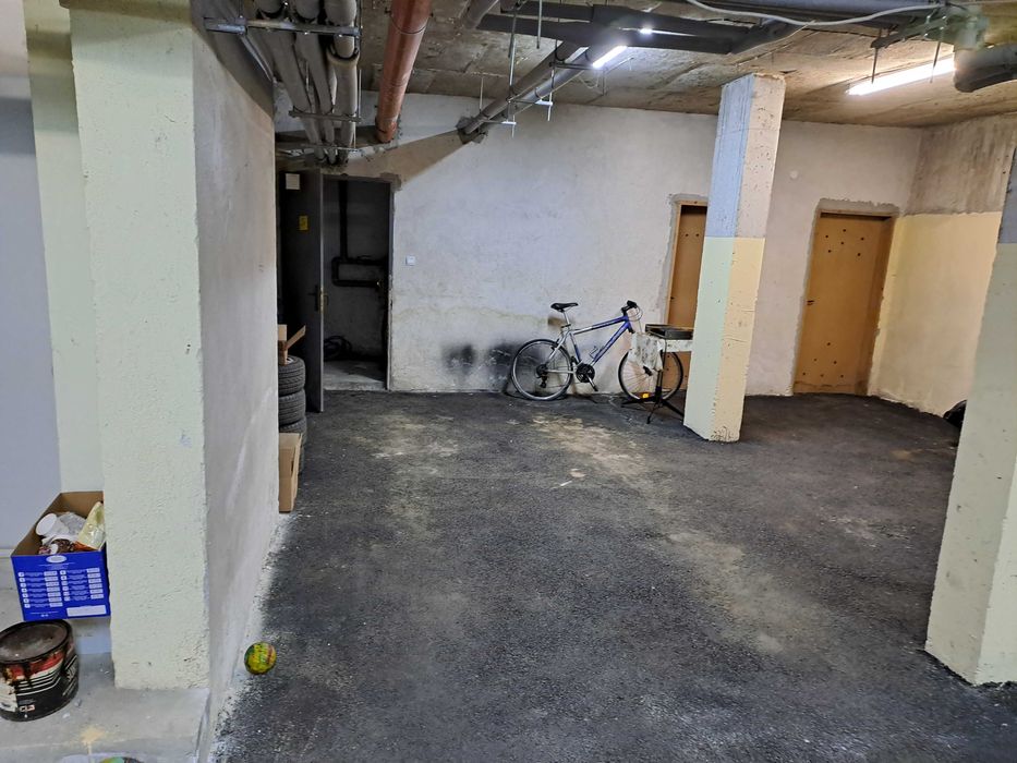 Споделено паркомясто за мотори в Банишора