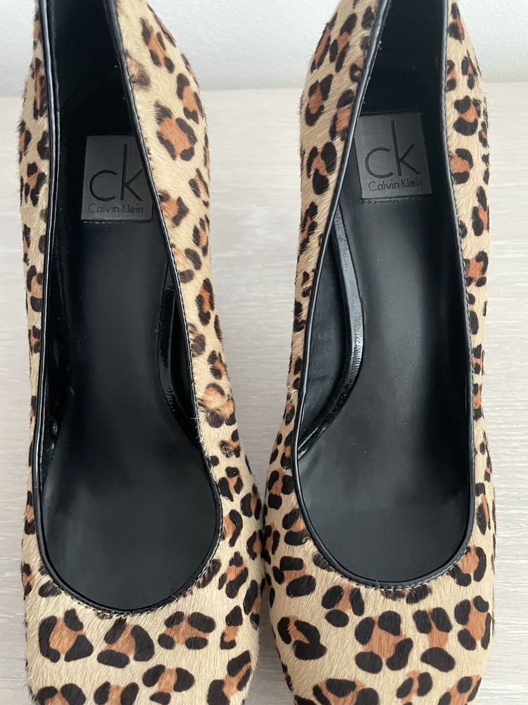 Pantofi cu toc Calvin Klein animal print 38