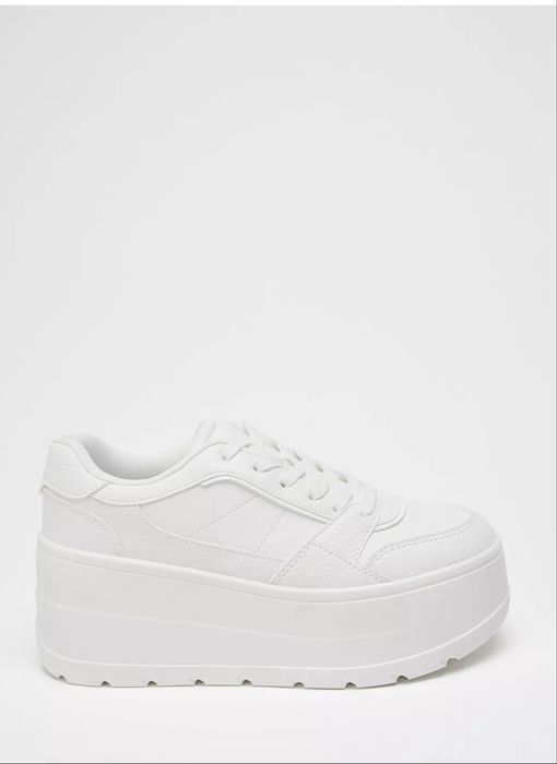 Едноцветни-бели кецове от Zara с платформа