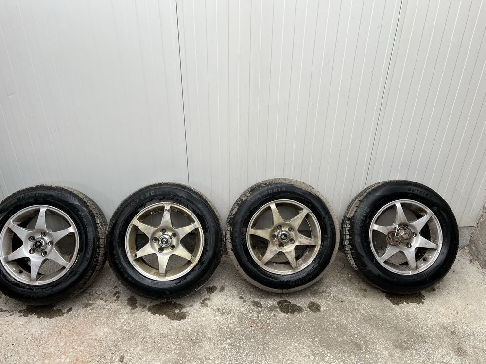 Продавам гуми с джанти комплект R14