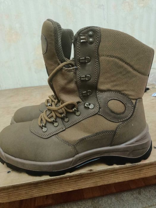 Берцы - ботинки  коричневого цвета