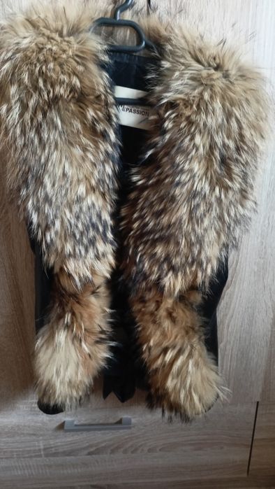 Продавам кожено елече