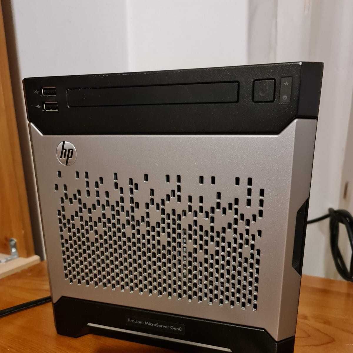 Serve Hp Proliant 2.5 GHz, 2GB RAM, 4 Bay pentru 4 HDD