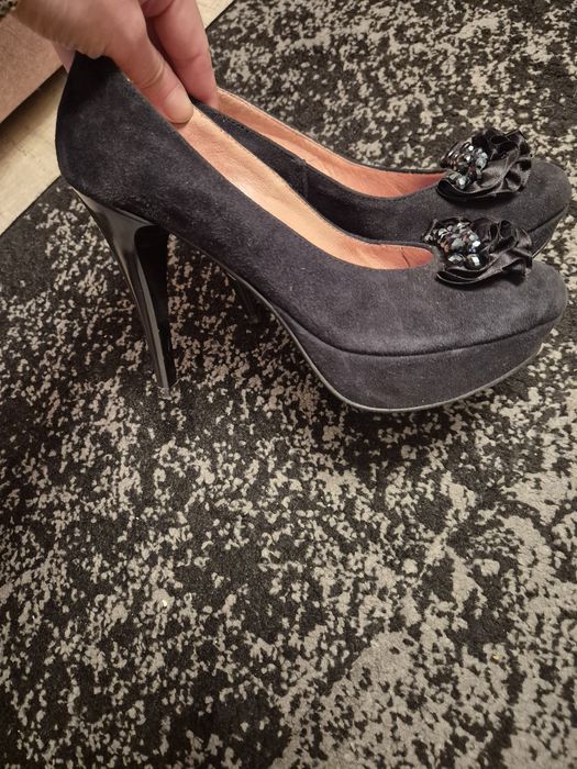 Pantofi piele intoarsa cu toc