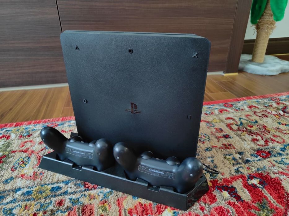 продаю play station 4