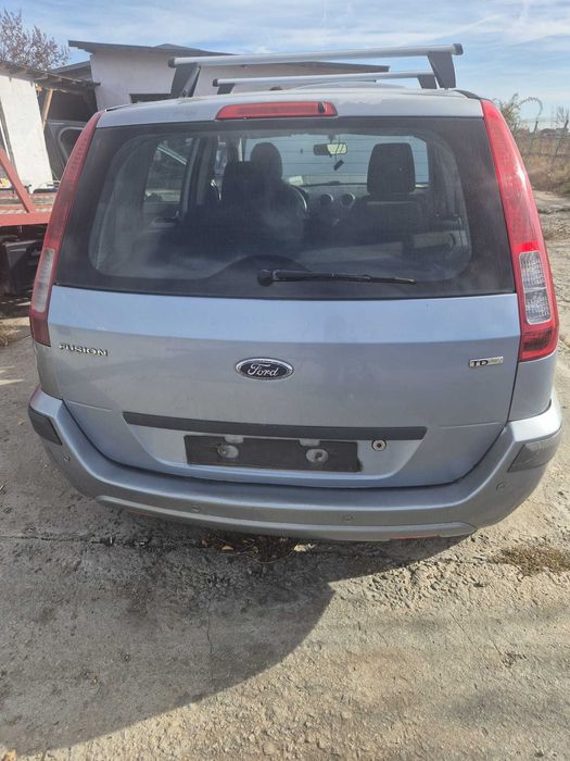 Vand bara fata,faruri,capota,hayon,stopuri Ford Fusion