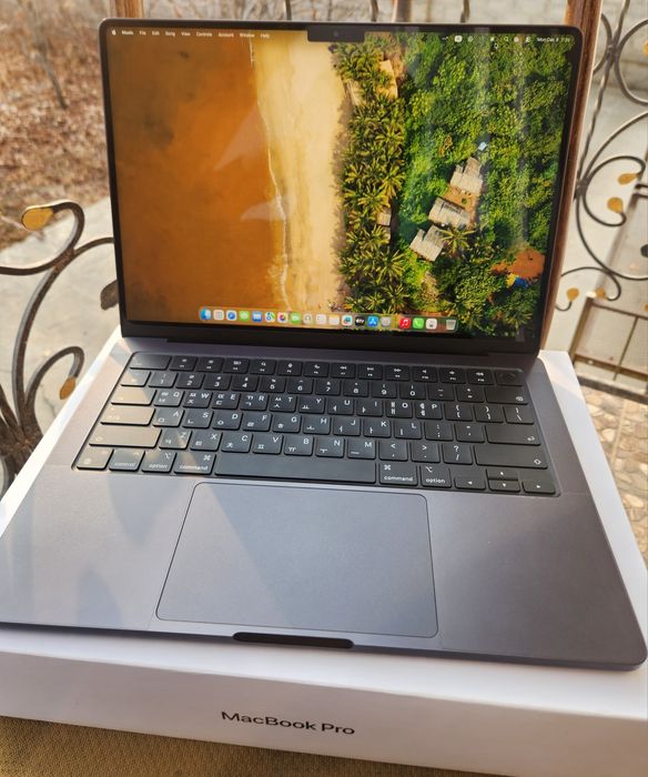Macbook pro m4 14 inch 16/512 GB