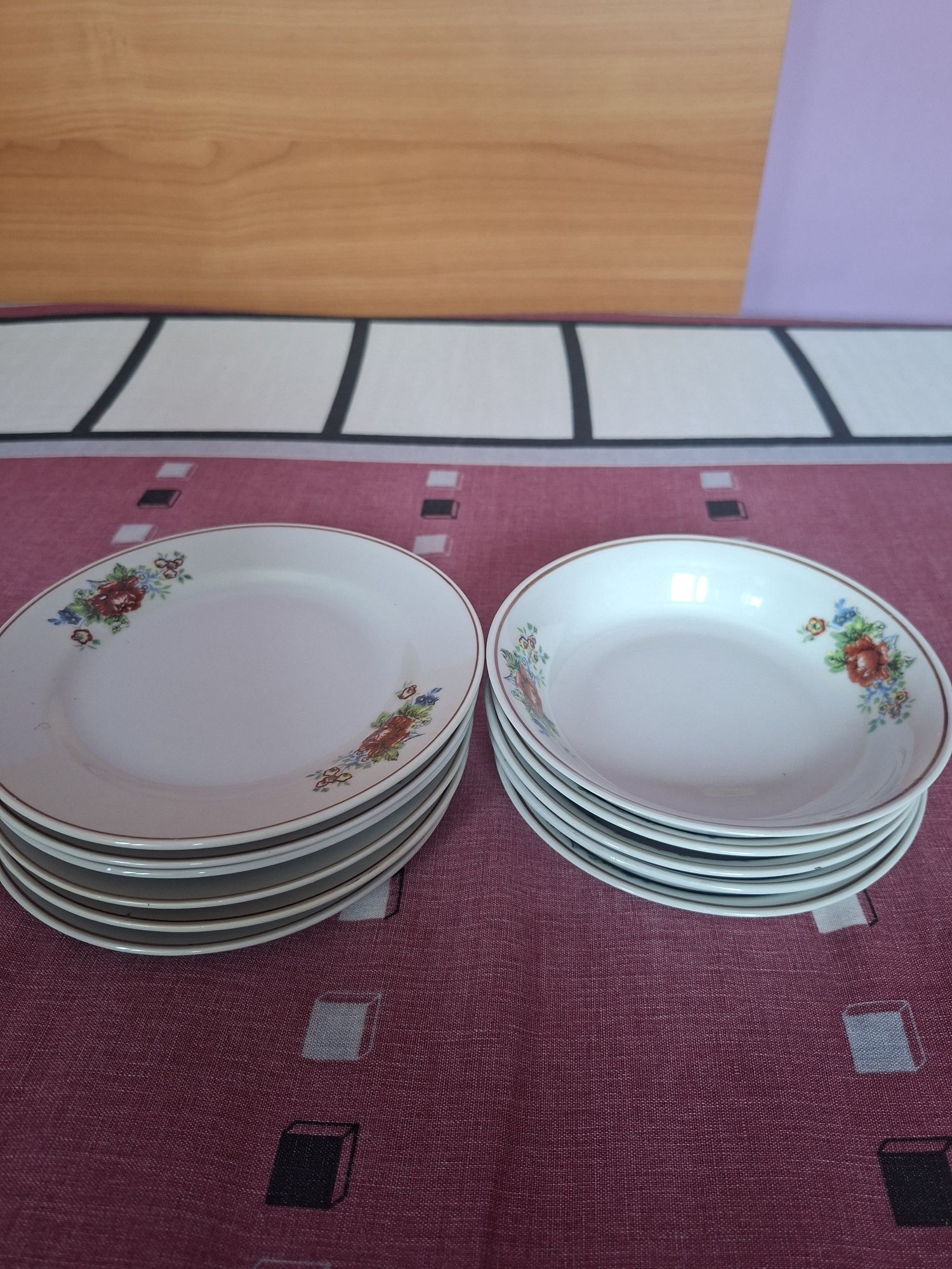 Vând Set 6 Farfurii și 5 castronel  Vitingi