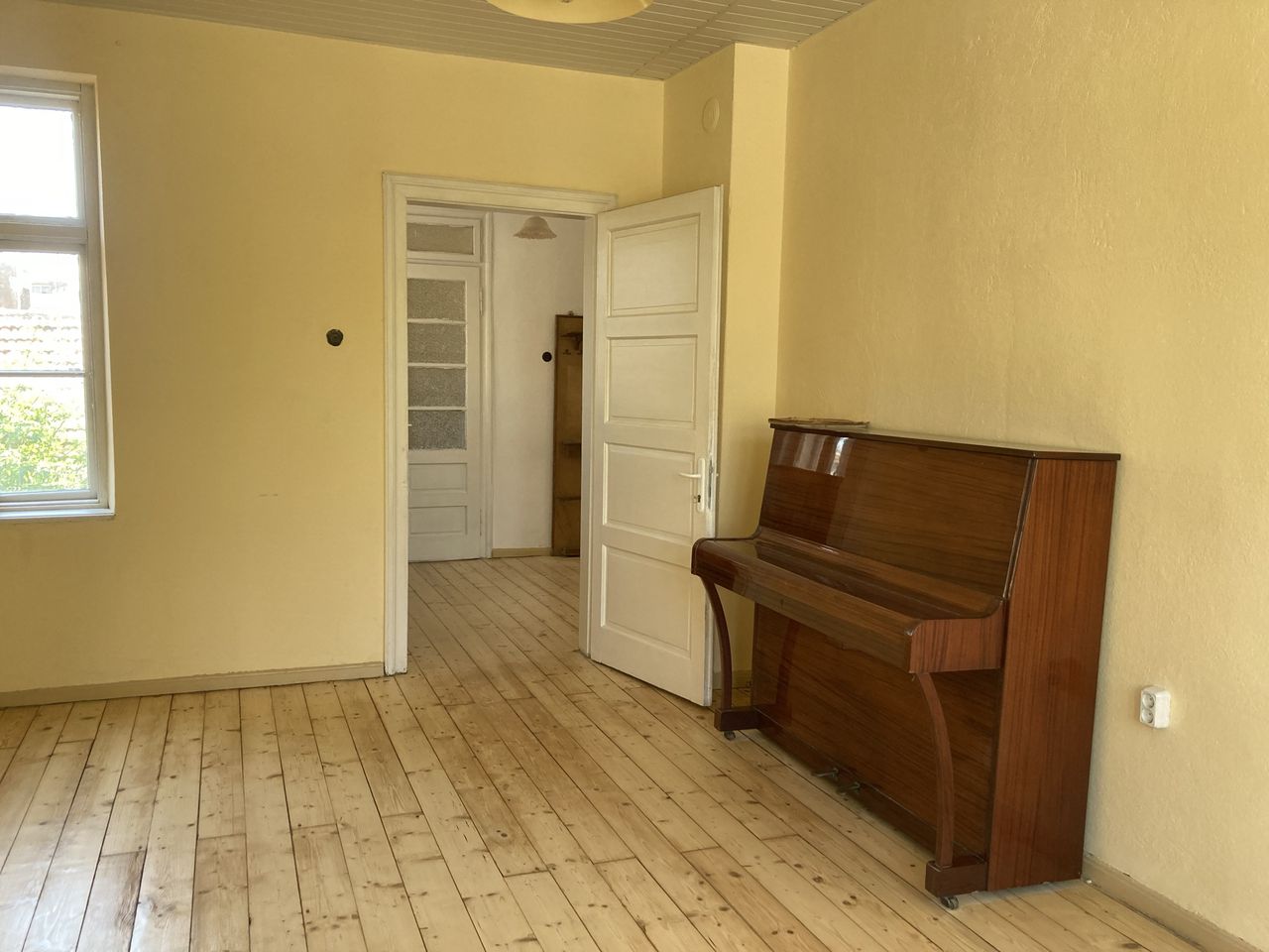 Дава се под наем Етаж от къща в Варна, Нептун - 100 кв.м за 612 € - Снимка #3
