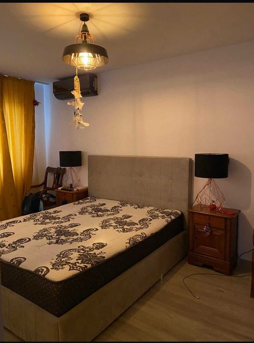 Inchiriez casa curte