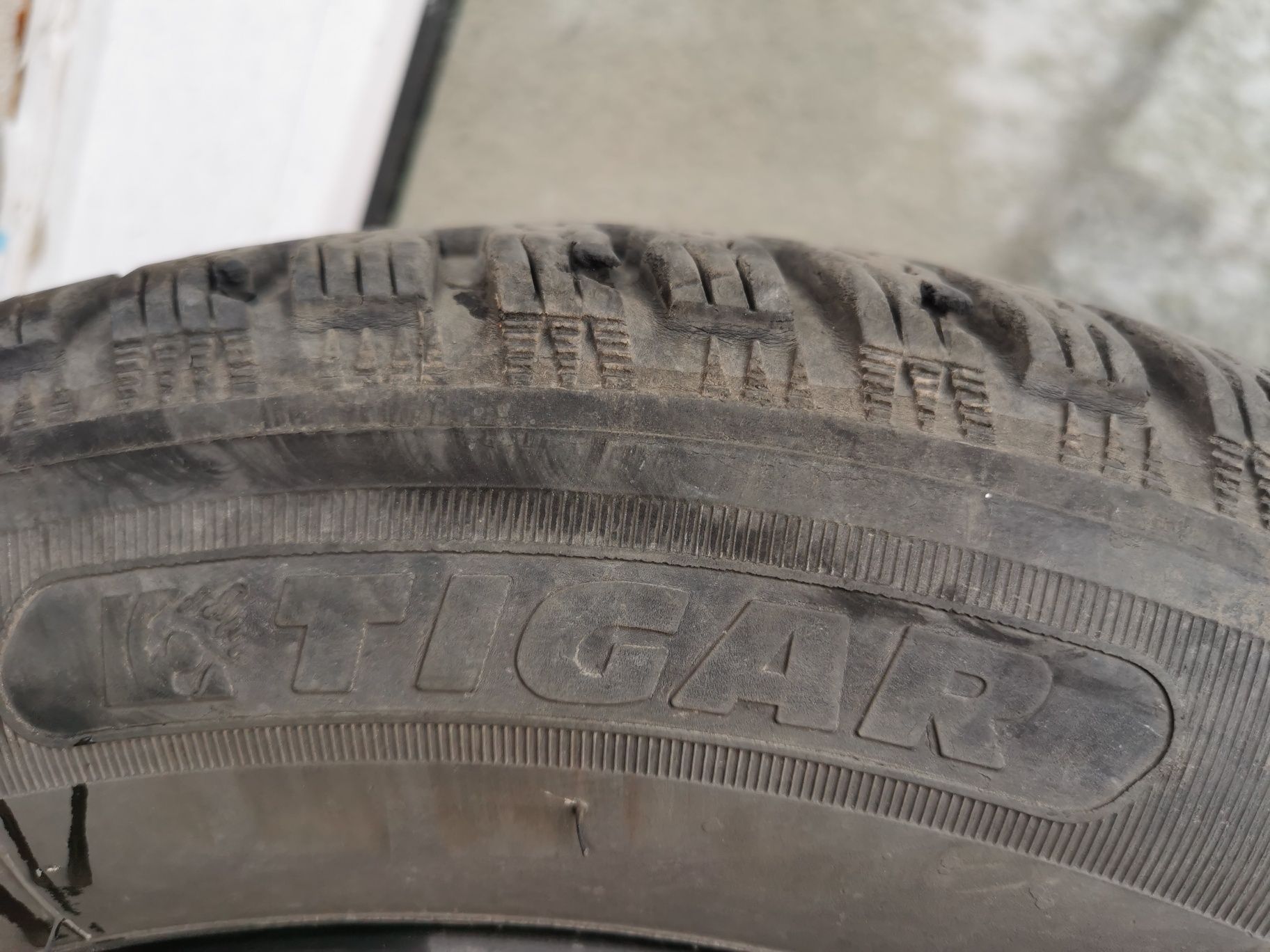 Джанти оригинални за форд 15 " 4/108 с гуми 185/60/15 Тигар и Унроял