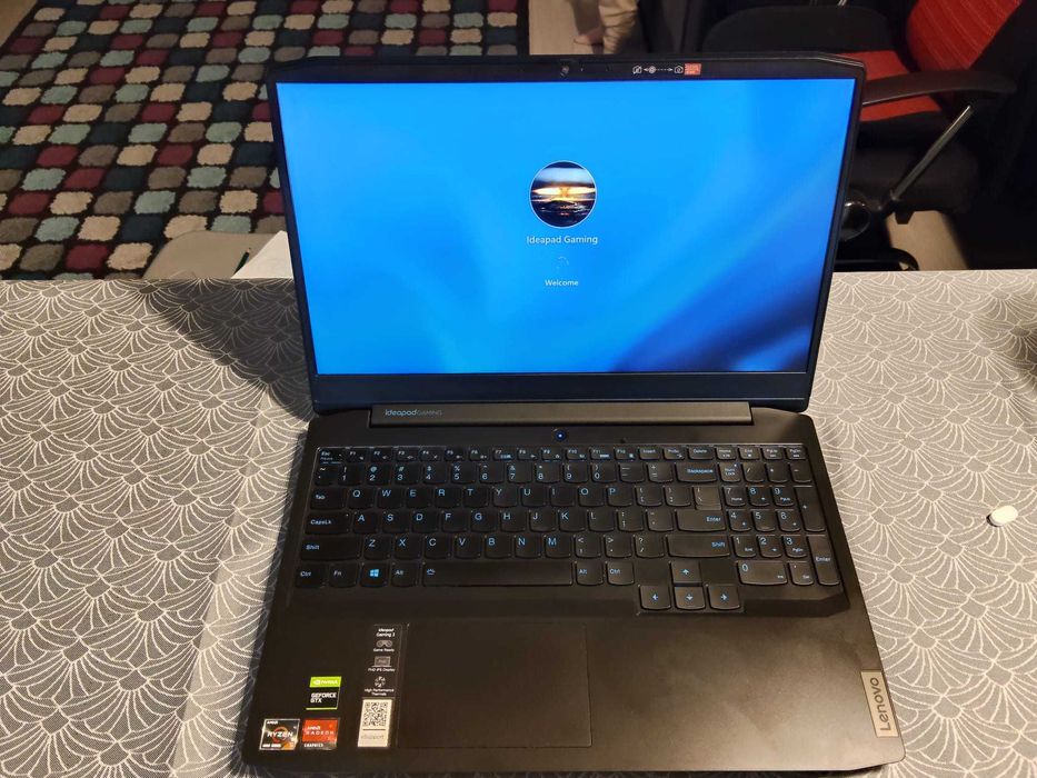 Laptop Gaming Lenovo IdeaPad 3 15ARH05 cu procesor AMD Ryzen 5 4600H
