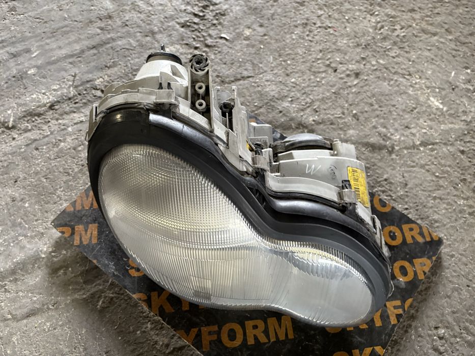 Mercedes w203 Десен Фар xenon ксенон