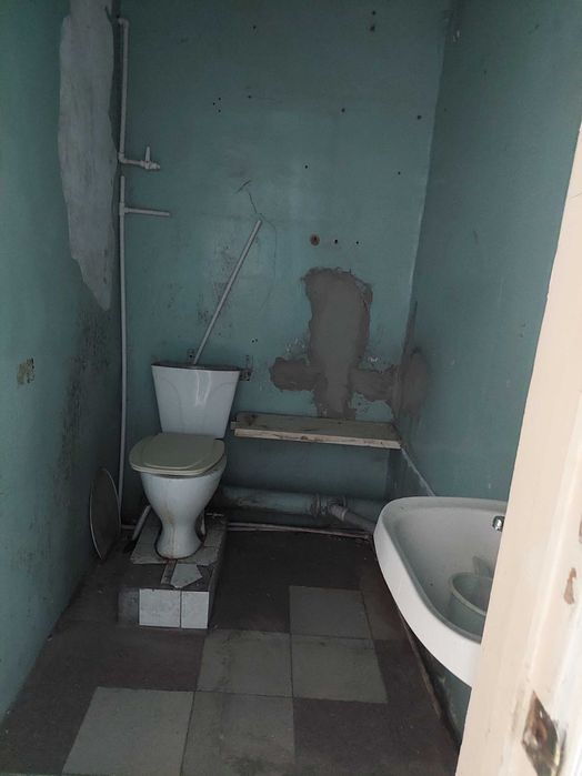 Продаётся 3х комнатное помещение Дехкан базар.Сергели.