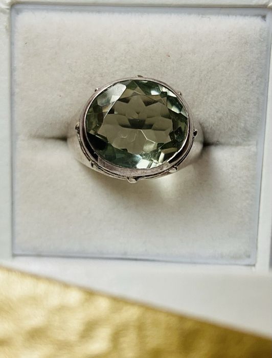 Inel din argint cu ametist verde