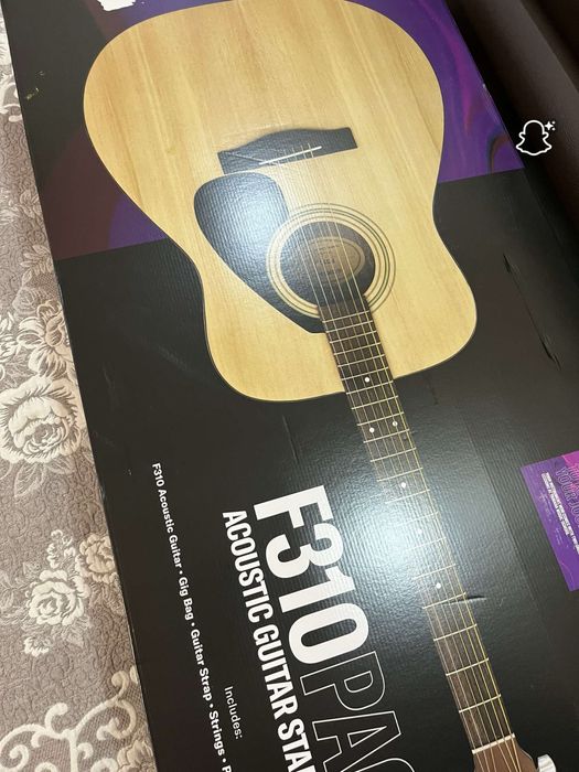 Chitară acustică Yamaha – Nouă, folosită doar de 2 ori!