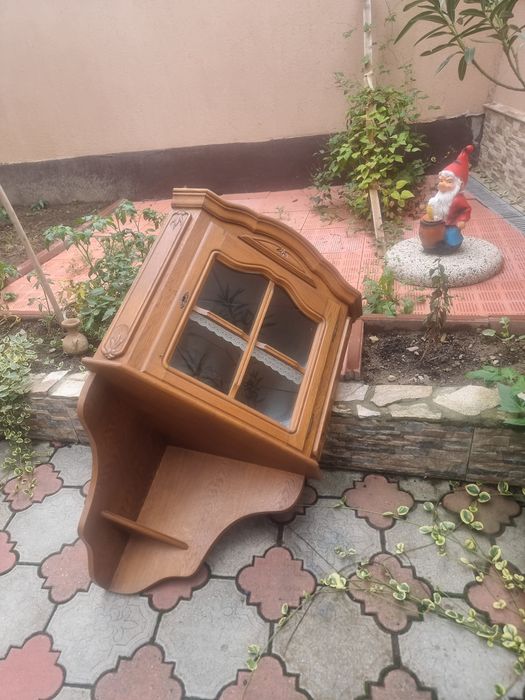 Mobilă secand dulap vitrina ce se vede în poze.din lemn .