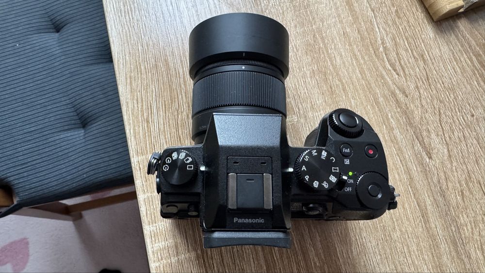 Продавам Lumix G7 с  обектив 12-60мм.