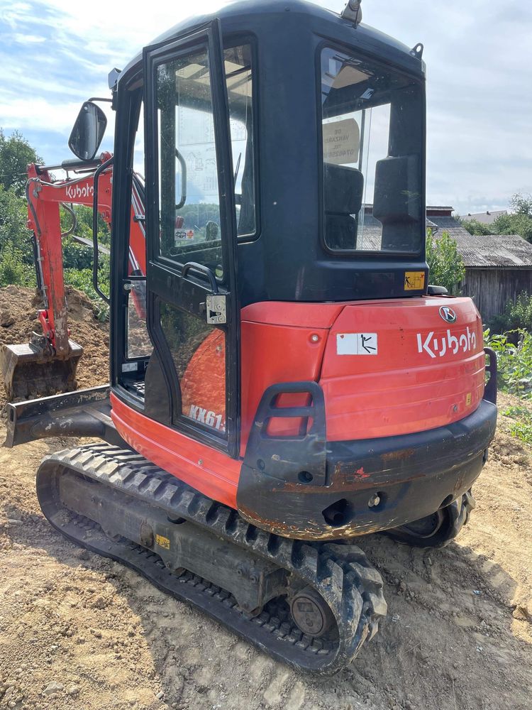 Inchiriez mini excavator santuri fundatii demolari fose septice