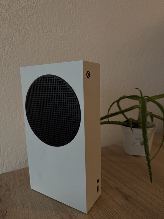 Xbox Series S 512 GB + 3 Конзоли и Карта Памет 512 GB