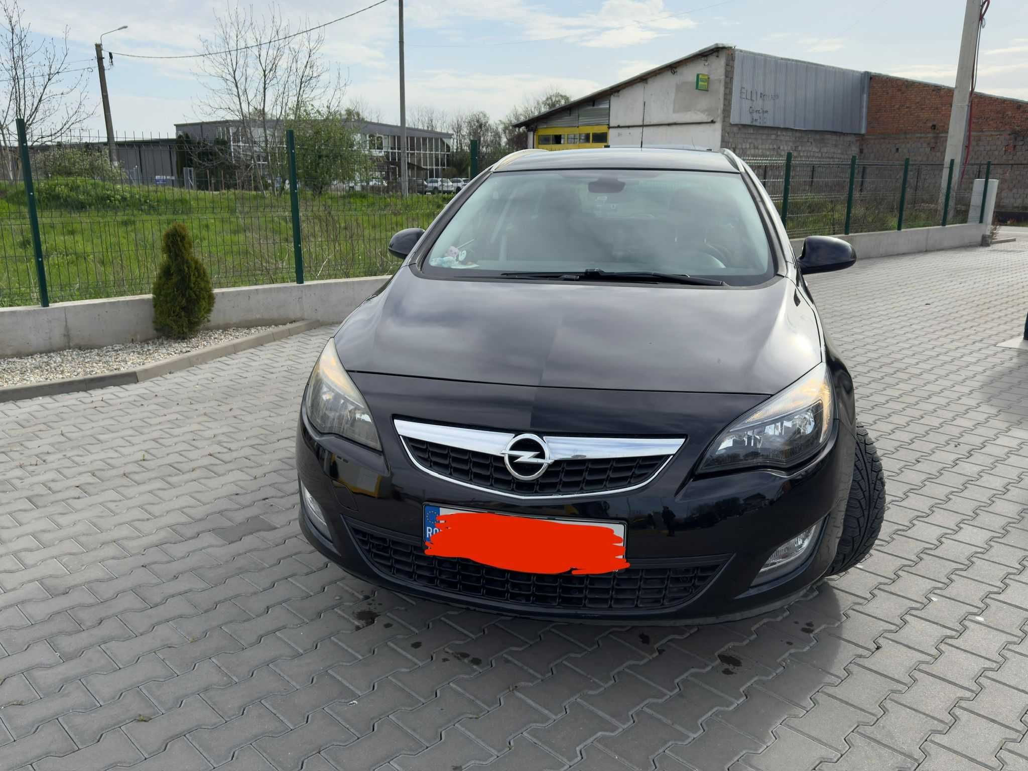 Opel Astra J Sport Tourer 2011