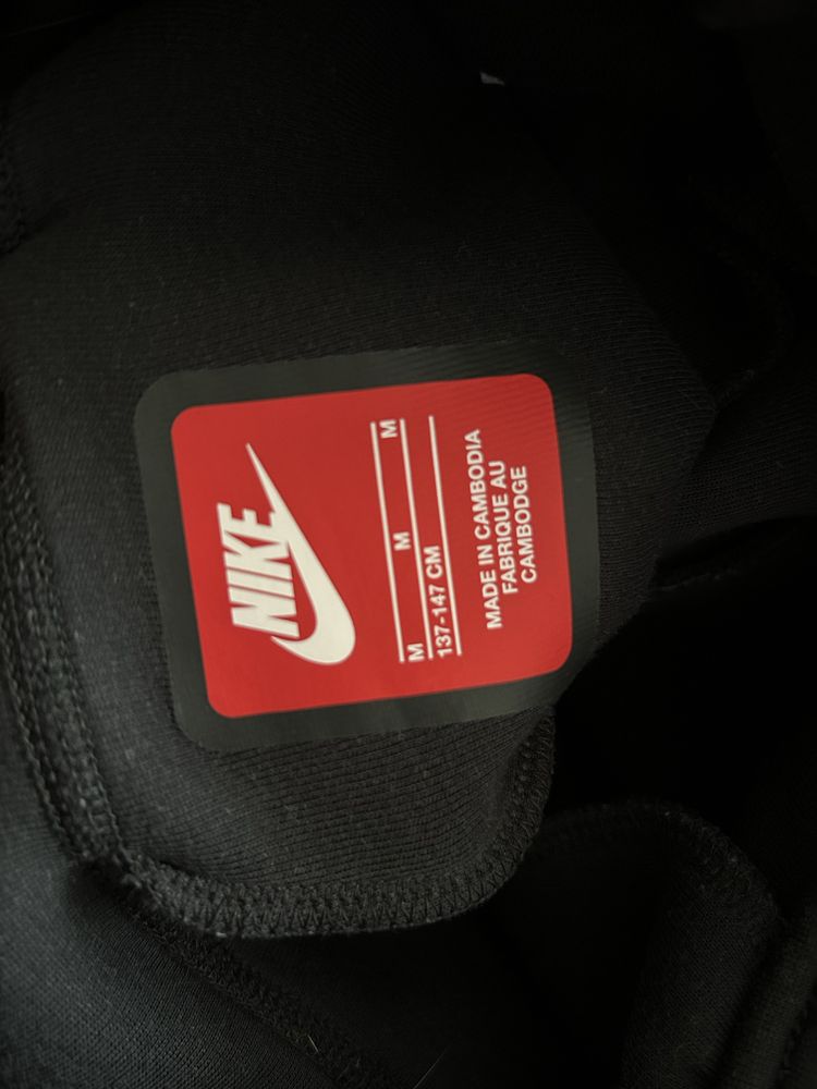 Nike tech pants marimea 137-147 cm negrii
