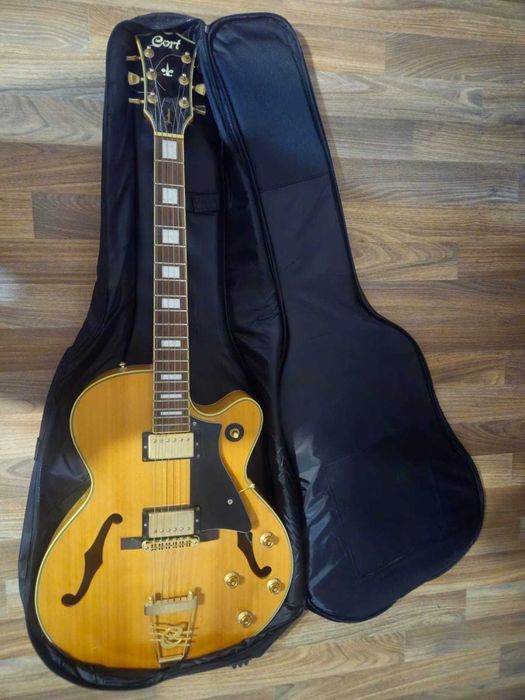 Ппродам или Обмен гитара CORT (ДЖАЗОВАЯ).