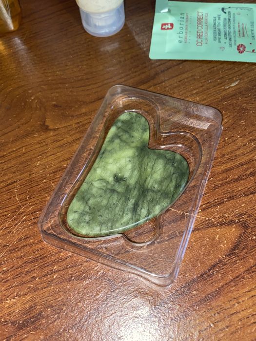 Гуаша для массажа лица