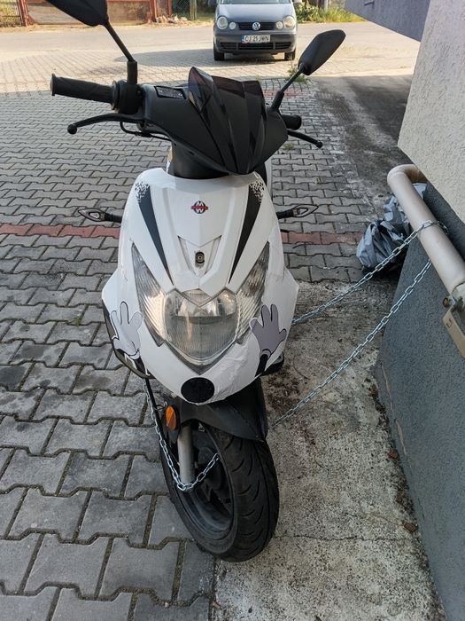 Vând scuter Motowell in stare perfectă de funcționare..