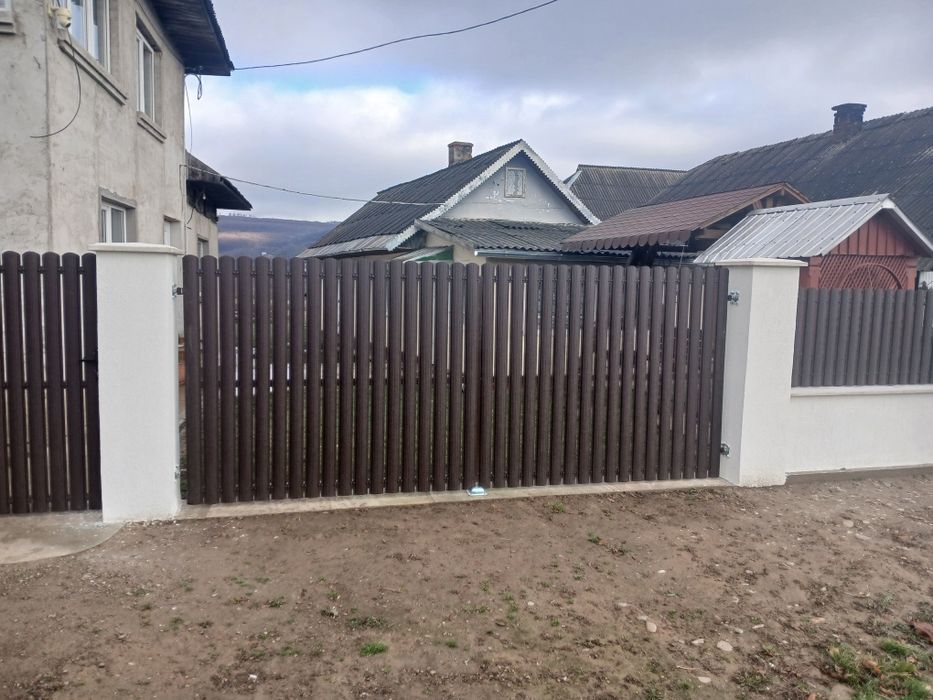 Porti gard cu sipca metalica