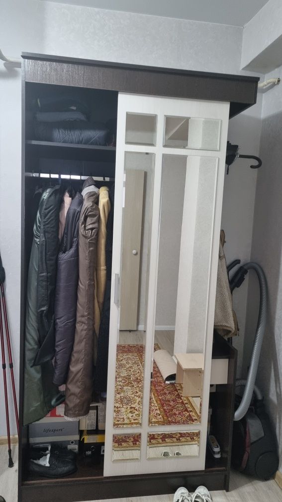 Продам прихожую в отличном состоянии,.