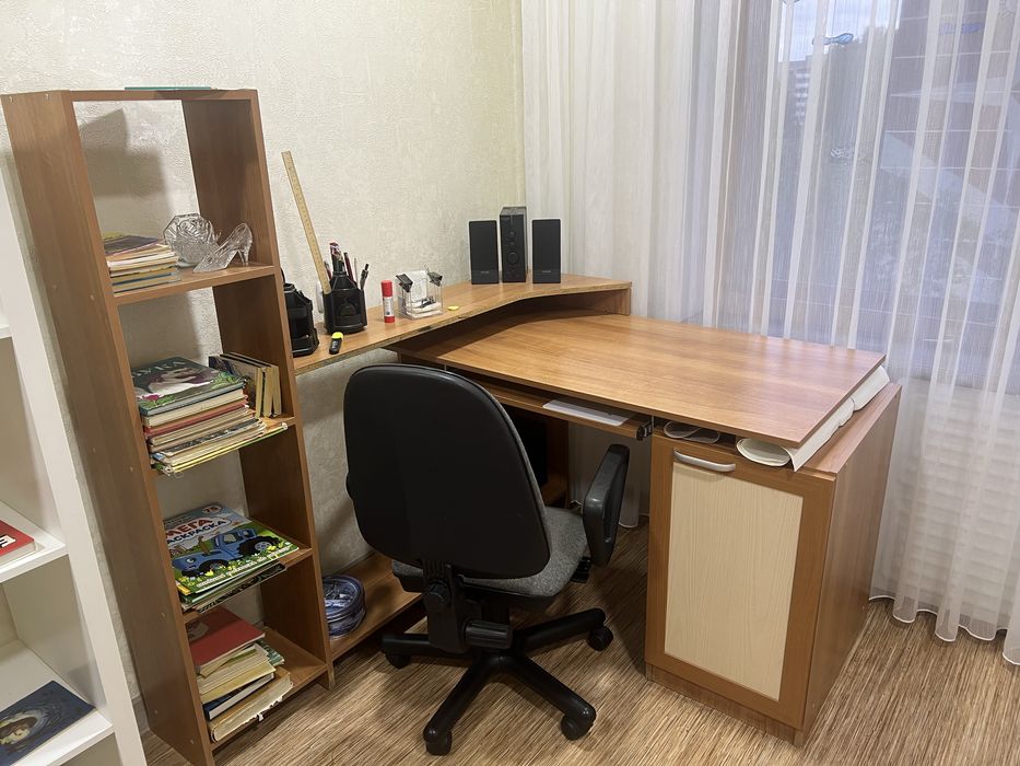Продам компьютерный стол