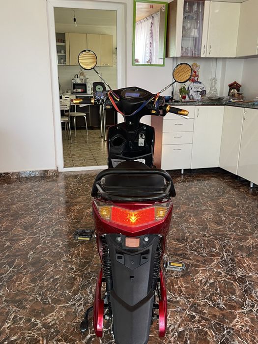 Vand scuter electric Volta ce nu necesita permis!